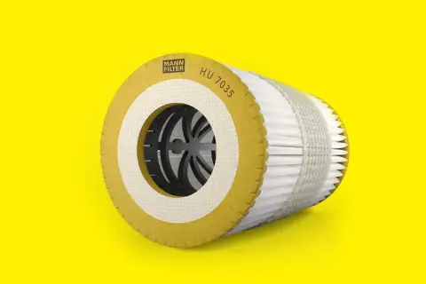 Mann Filter Ölfilter-Kartusche HU 7035 auf gelbem Hintergrund.
