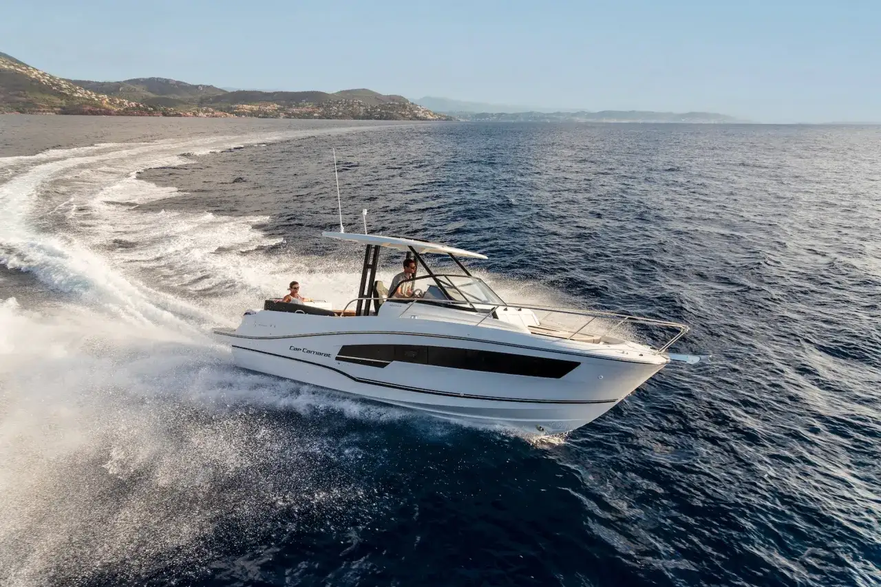 Zdjęcie Motorboot: Alles, was Sie über Design, Typen und Nutzung wissen müssen