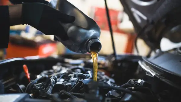 Motoröl wechseln: So vermeiden Sie teure Schäden am Motor